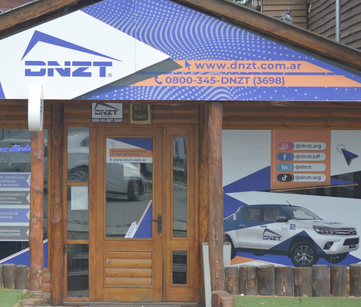 Frente de la oficina de DNZT en Cerro Jeujepen 457, Tolhuin